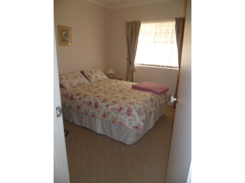 24 Hunter Cres, Green Head WA 6514