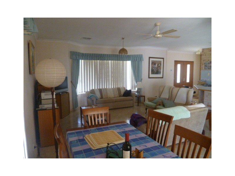 24 Hunter Cres, Green Head WA 6514