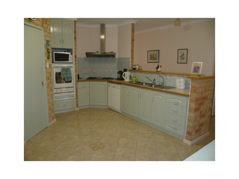 24 Hunter Cres, Green Head WA 6514