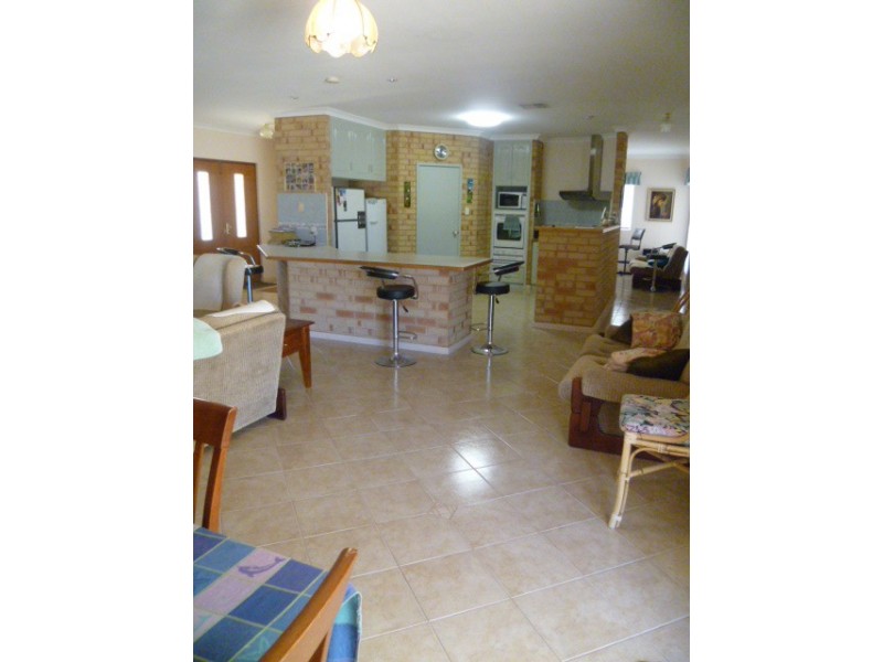 24 Hunter Cres, Green Head WA 6514