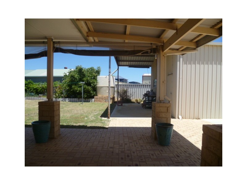 24 Hunter Cres, Green Head WA 6514