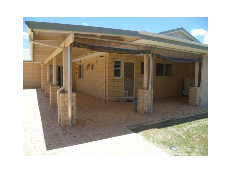 24 Hunter Cres, Green Head WA 6514