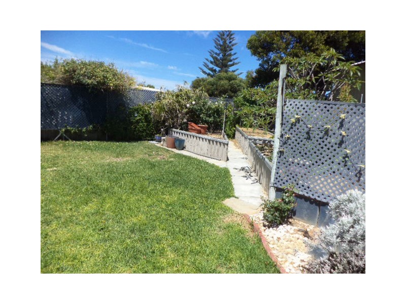 1/4 Heitman Close, Jurien Bay WA 6516