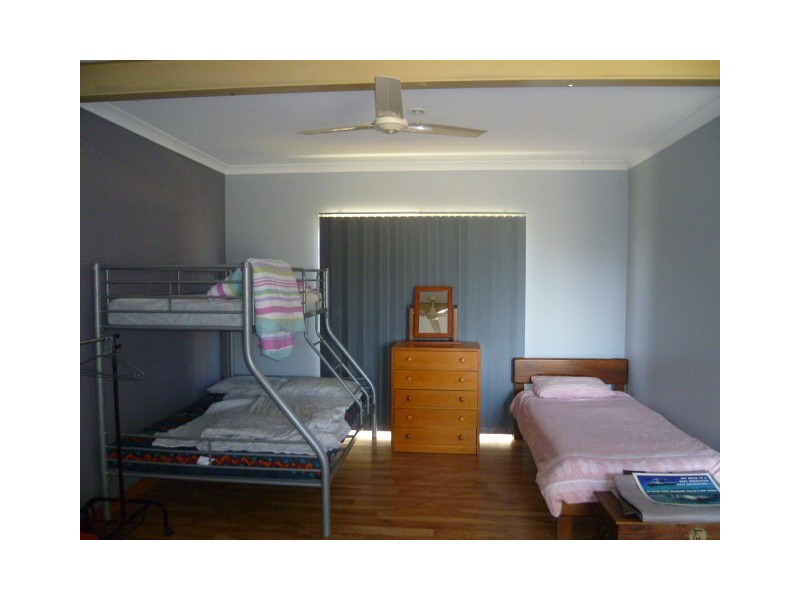 1/5 Hutchcraft Crt, Green Head WA 6514