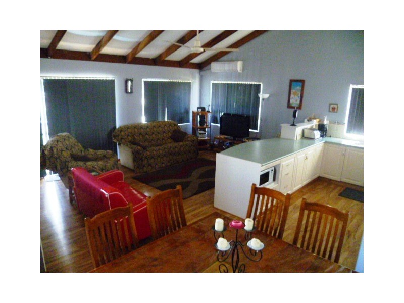 1/5 Hutchcraft Crt, Green Head WA 6514