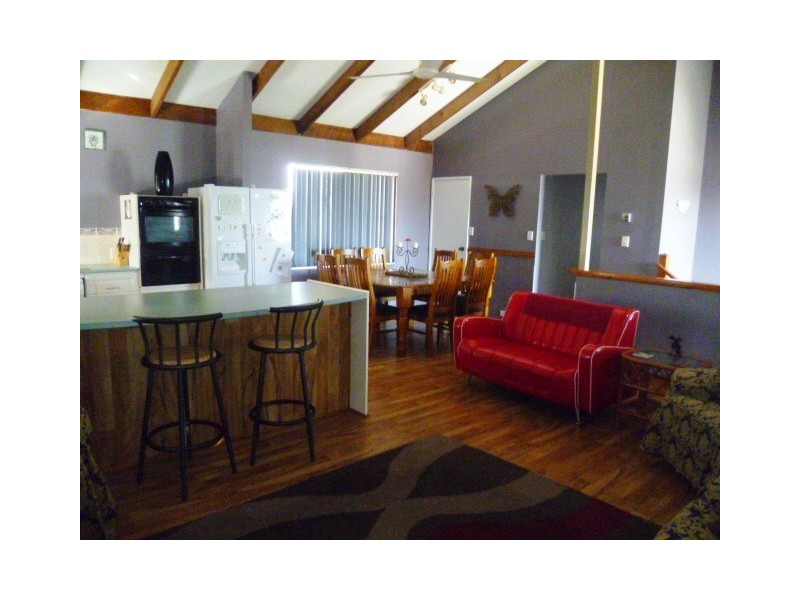 1/5 Hutchcraft Crt, Green Head WA 6514