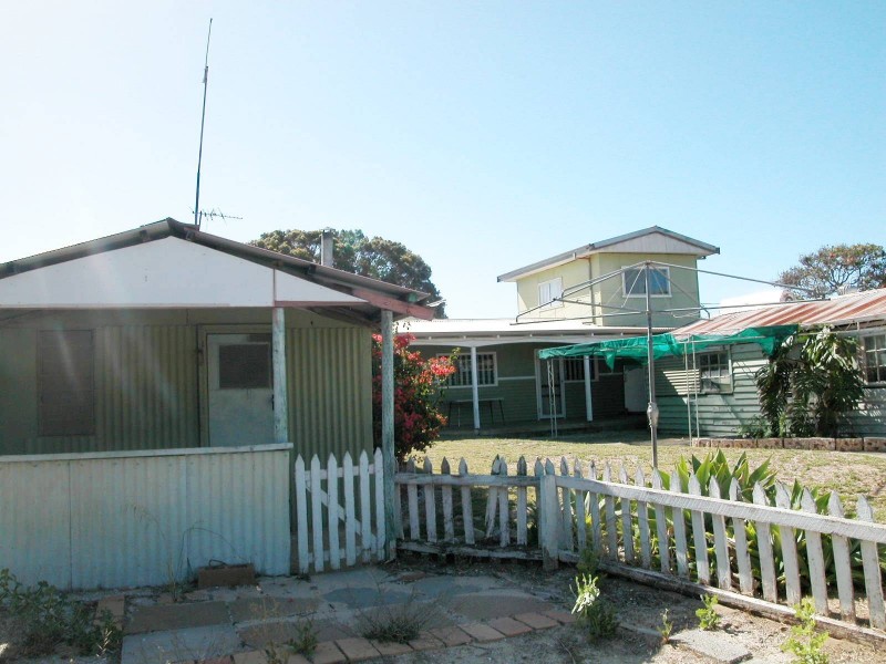 21 NAIRN STREET, Leeman WA 6514