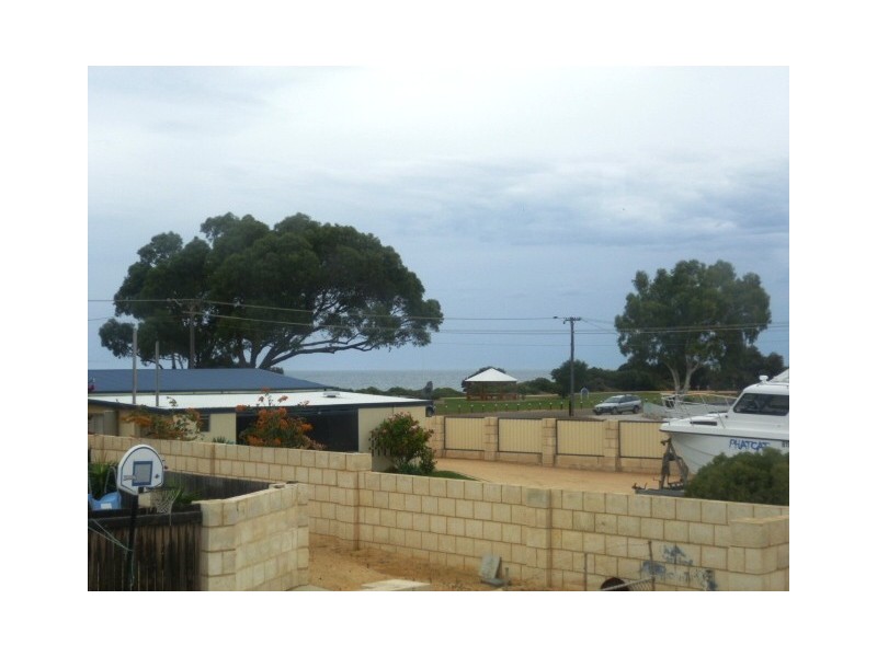 21 NAIRN STREET, Leeman WA 6514