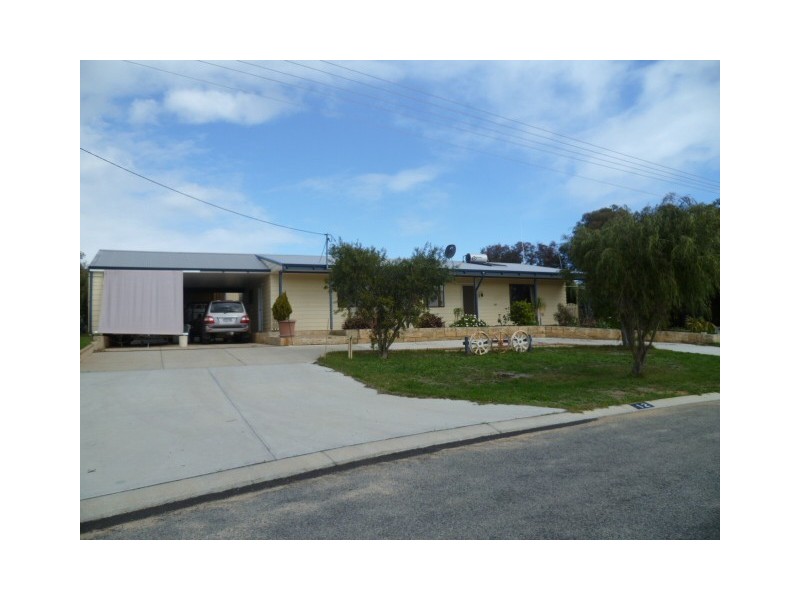 12 Rowlands Rd, Green Head WA 6514