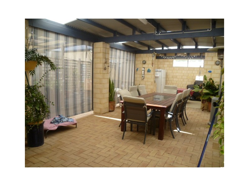 12 Rowlands Rd, Green Head WA 6514