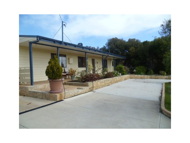 12 Rowlands Rd, Green Head WA 6514