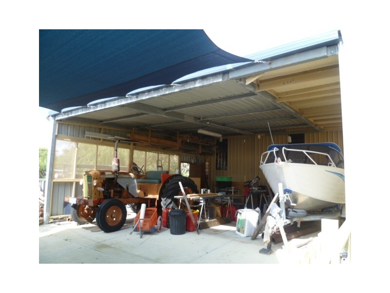 12 Rowlands Rd, Green Head WA 6514