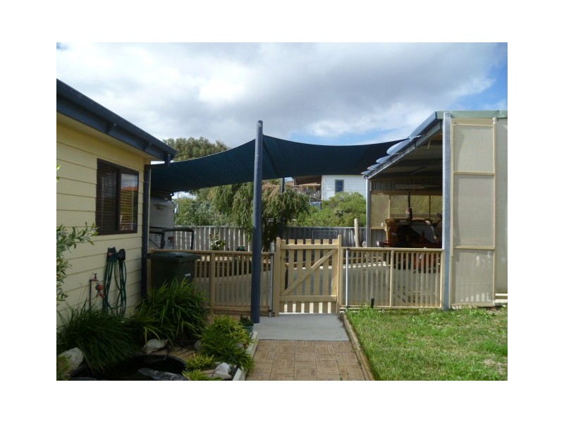 12 Rowlands Rd, Green Head WA 6514