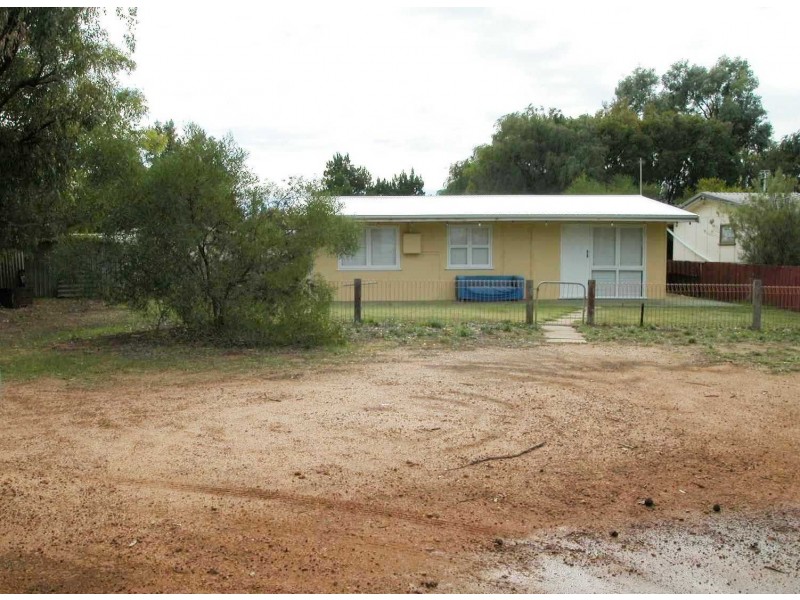 6 LINDSAY STREET, Jurien Bay WA 6516