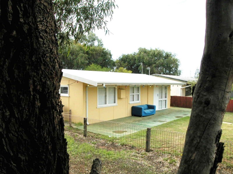 6 LINDSAY STREET, Jurien Bay WA 6516