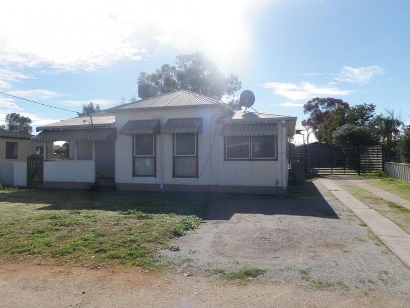 13 ROBERTSON STREET, Carnamah WA 6517