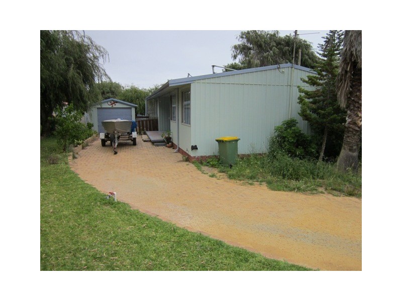 4 WHITFIELD ROAD, Jurien Bay WA 6516