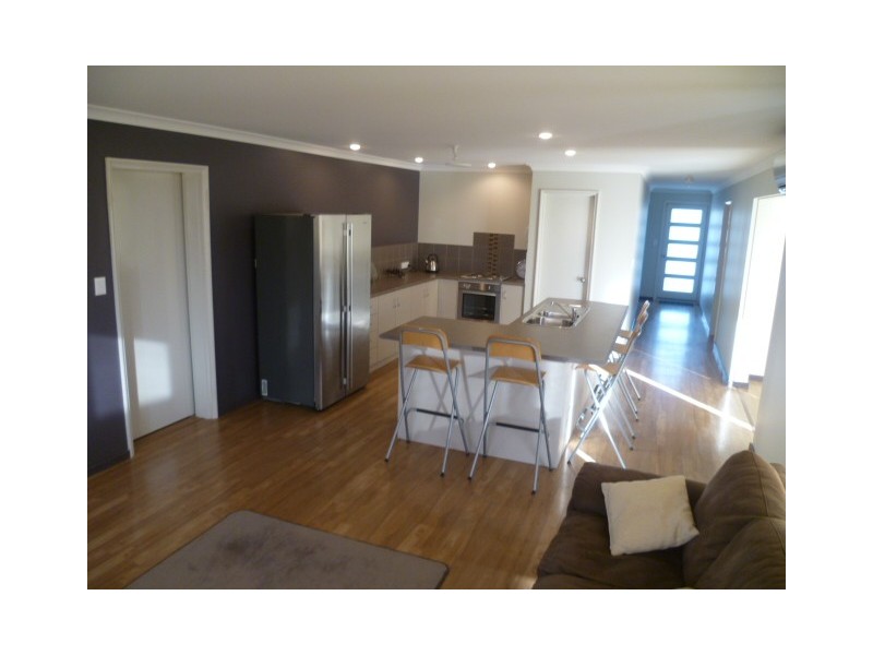 16 Glover Cres, Green Head WA 6514