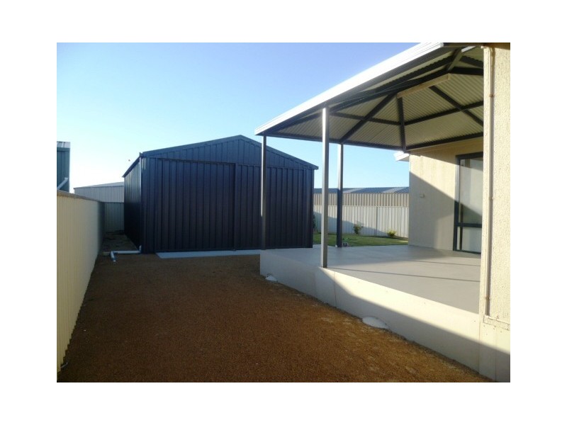 16 Glover Cres, Green Head WA 6514