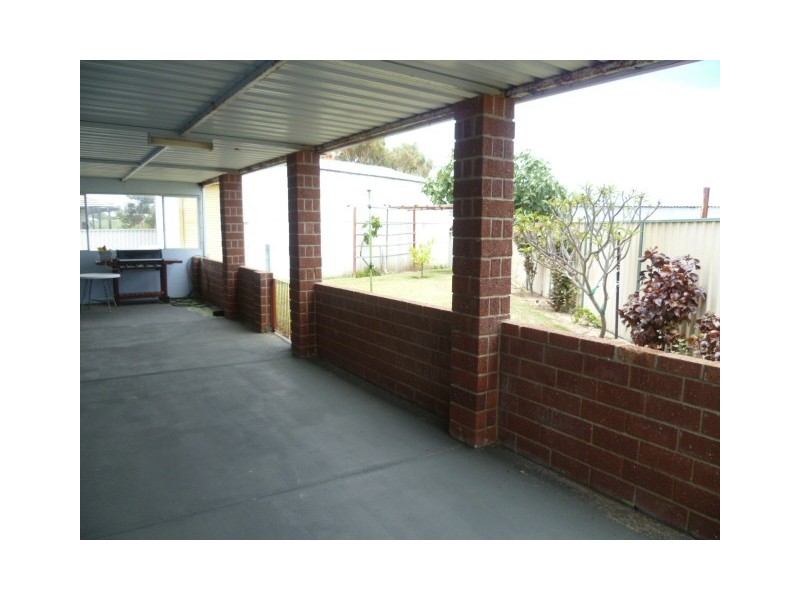 17 Rowlands Rd, Green Head WA 6514