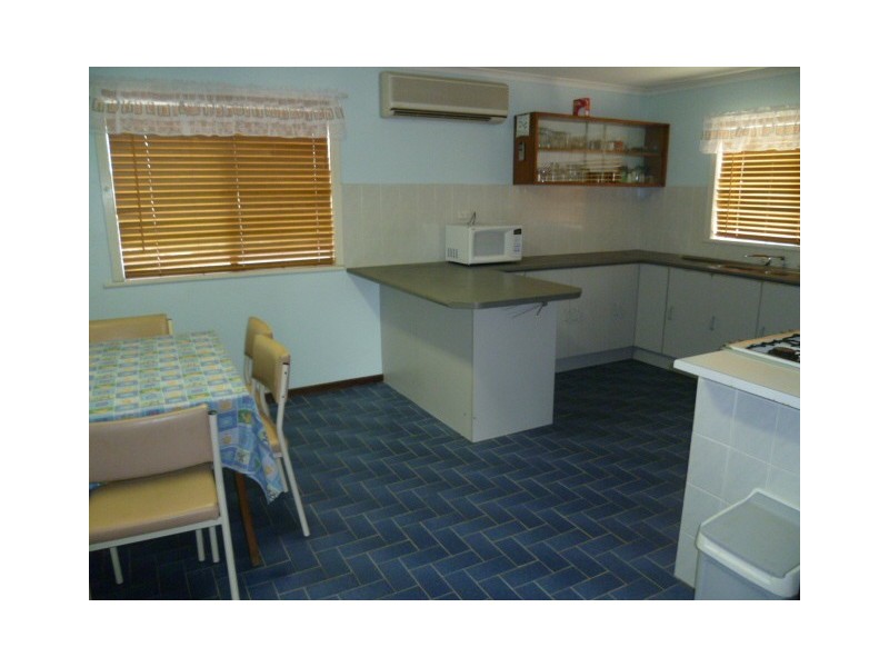 17 Rowlands Rd, Green Head WA 6514