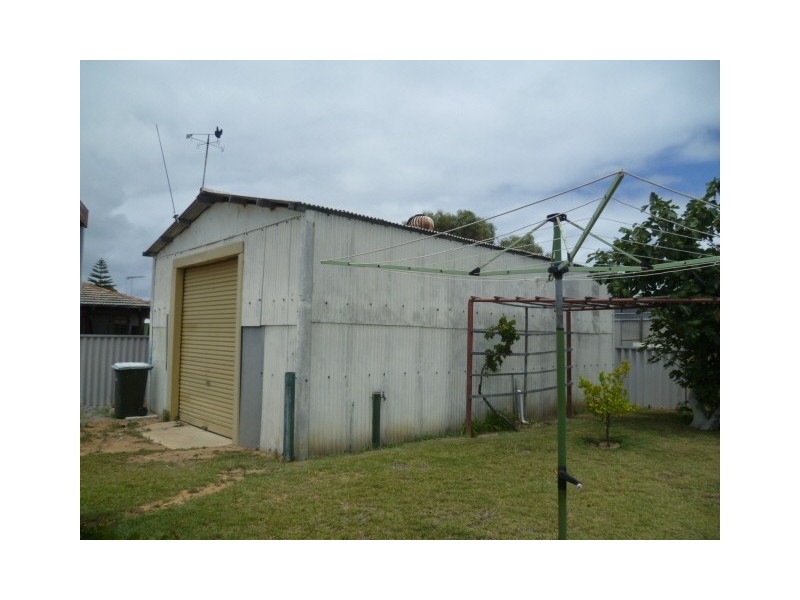 17 Rowlands Rd, Green Head WA 6514