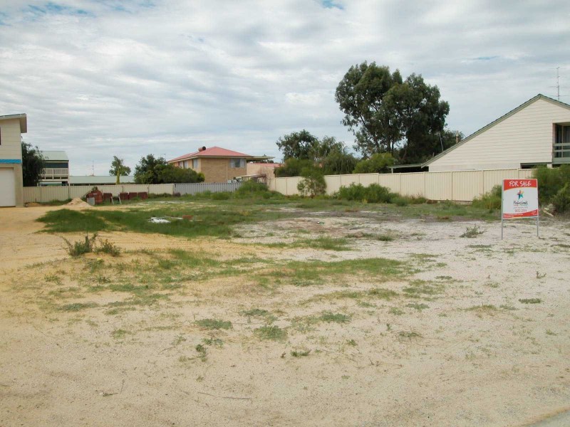 14 (LOT 1135) CASUARINA CRESCENT, Jurien Bay WA 6516