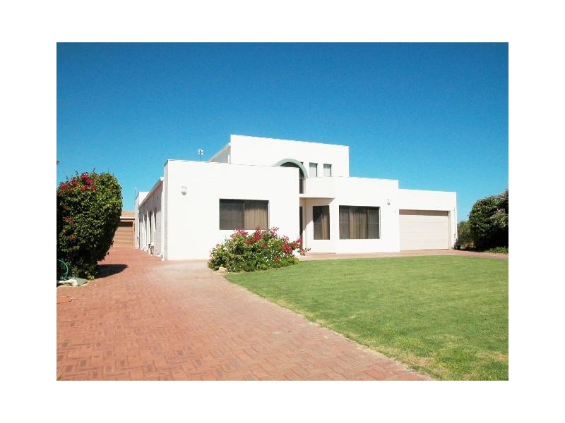 19 SHINGLE AVENUE, Jurien Bay WA 6516