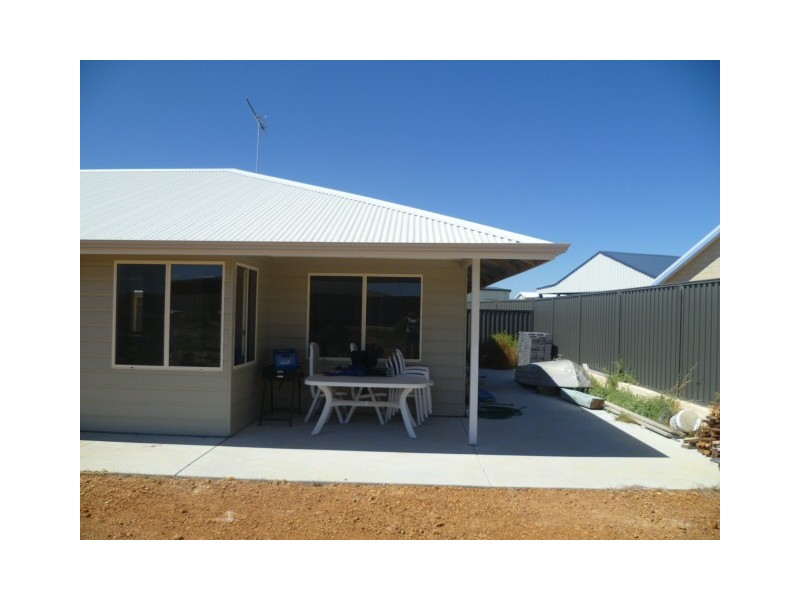 7 Pethick Loop, Green Head WA 6514