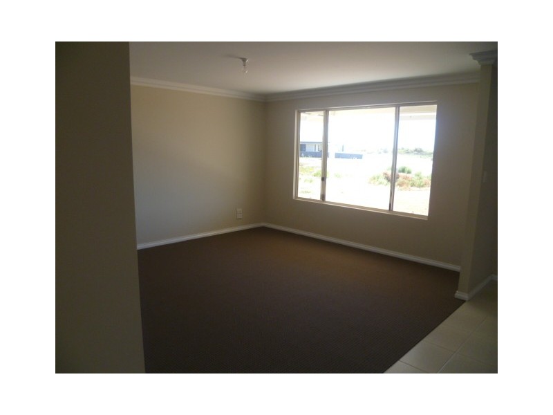 7 Pethick Loop, Green Head WA 6514