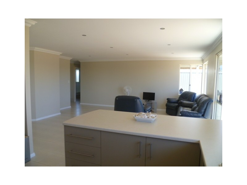 7 Pethick Loop, Green Head WA 6514