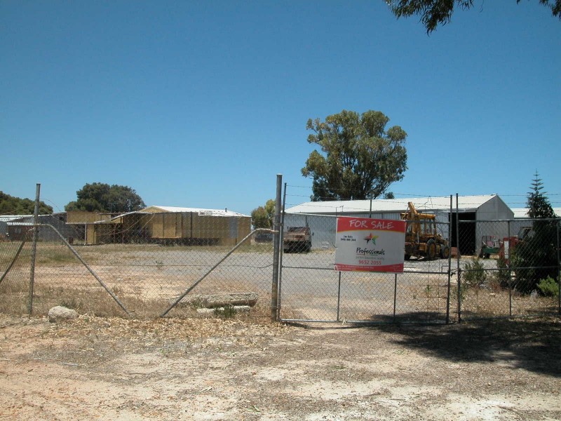 4 LAKE STREET, Leeman WA 6514