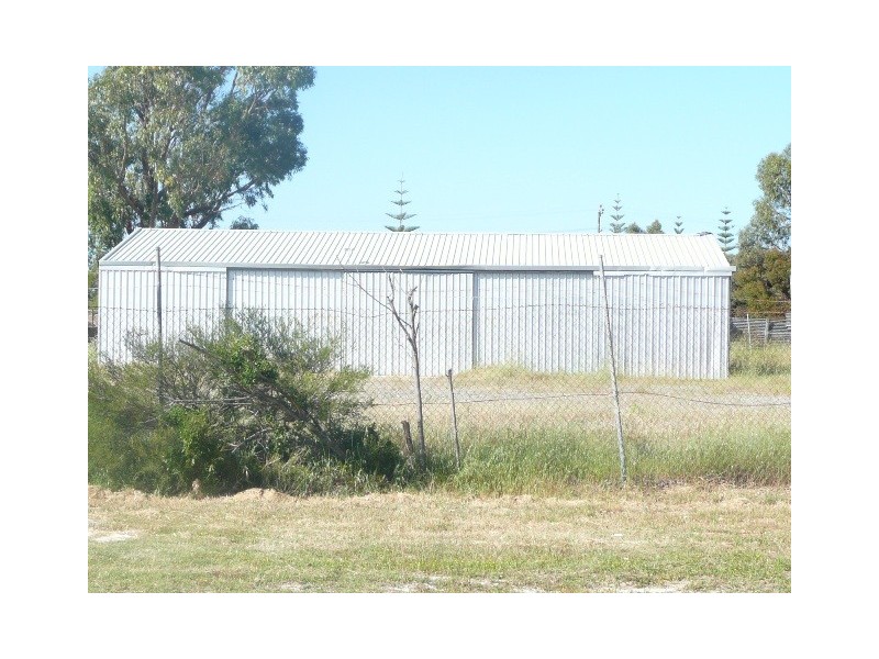 4 LAKE STREET, Leeman WA 6514