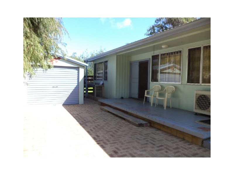 4 WHITFIELD ROAD, Jurien Bay WA 6516