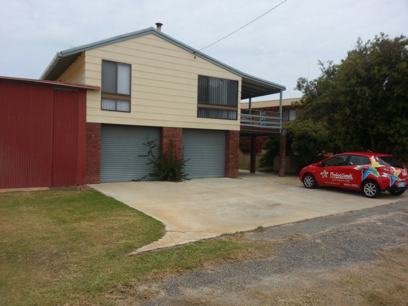 11 BLUEWATER DRIVE, Jurien Bay WA 6516