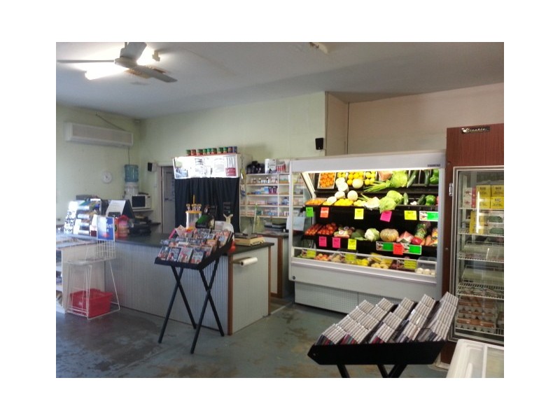 71 NAIRN STREET, Leeman WA 6514