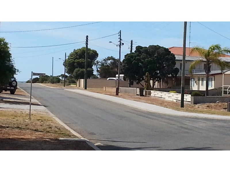 3 SHINGLE AVENUE, Jurien Bay WA 6516