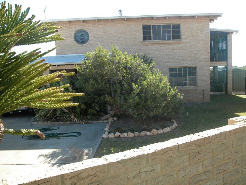 27B COUBROUGH PLACE, Jurien Bay WA 6516