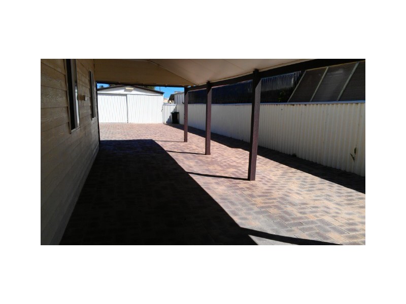 7 Rowlands Rd, Green Head WA 6514