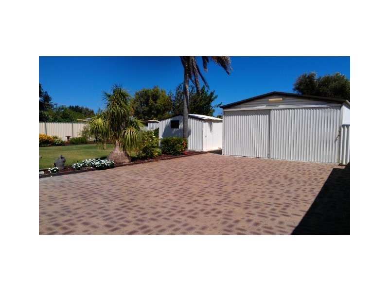 7 Rowlands Rd, Green Head WA 6514