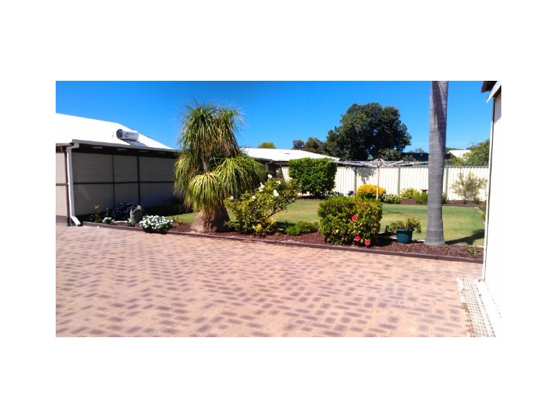 7 Rowlands Rd, Green Head WA 6514