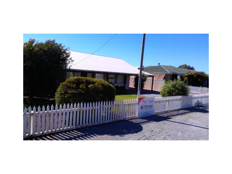 7 Rowlands Rd, Green Head WA 6514