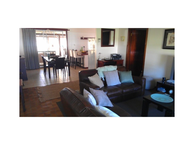 7 Rowlands Rd, Green Head WA 6514