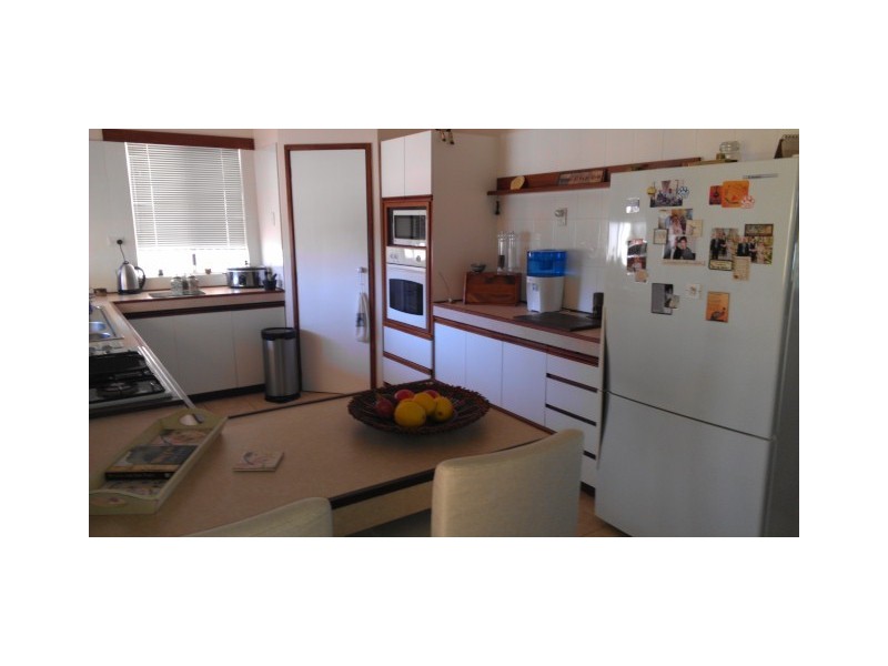 7 Rowlands Rd, Green Head WA 6514