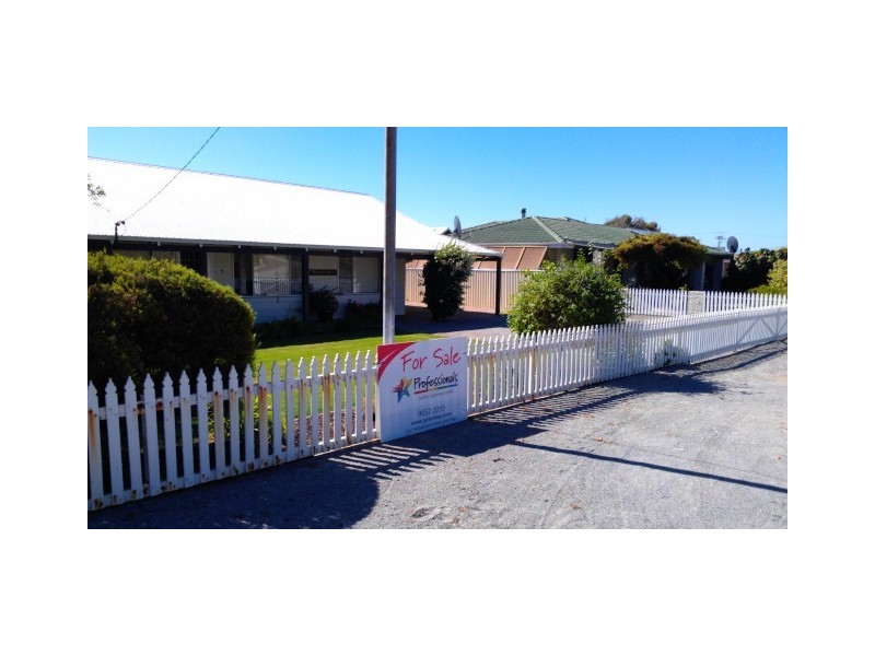 7 Rowlands Rd, Green Head WA 6514