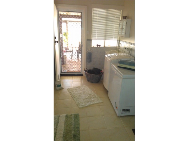 7 Rowlands Rd, Green Head WA 6514