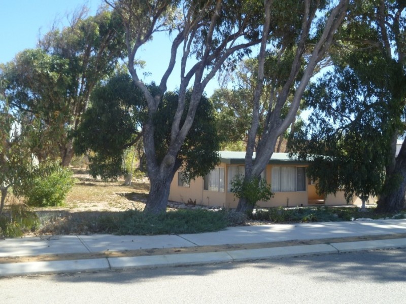 3 Bryant St, Green Head WA 6514
