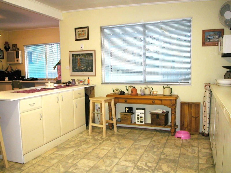 9 SPENCER STREET, Leeman WA 6514