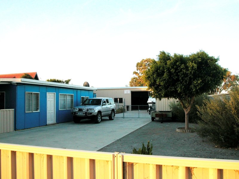 9 SPENCER STREET, Leeman WA 6514