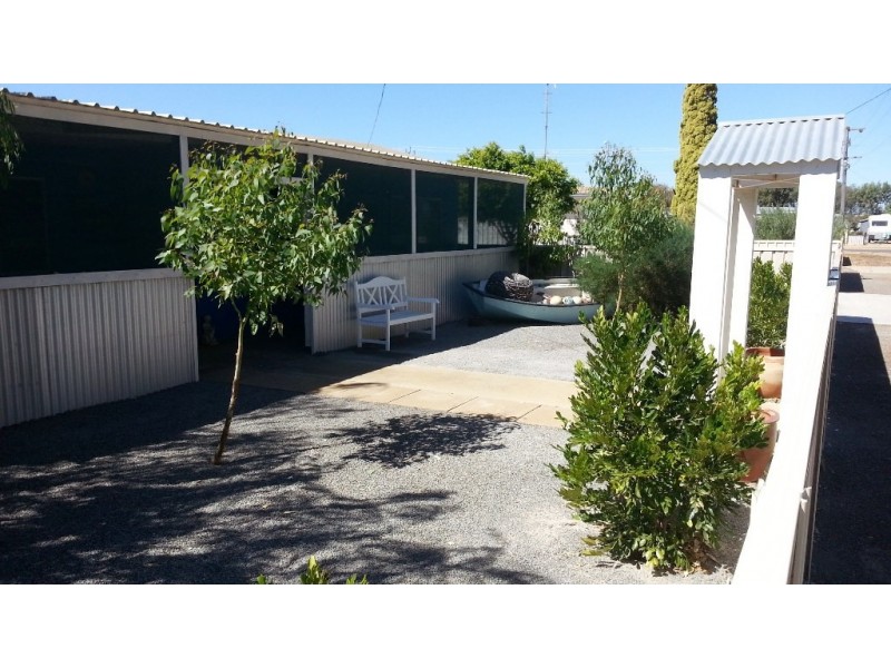 9 SPENCER STREET, Leeman WA 6514